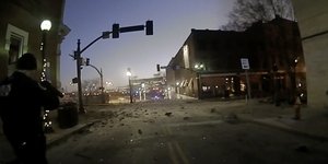 Στιγμιότυπο από το βίντεο που κατέγραψε κάμερα αστυνομικού δευτερόλεπτα μετά την έκρηξη στο Νάσβιλ