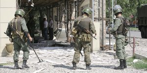 Ρώσοι πυροτεχνουργοί και φρουροί