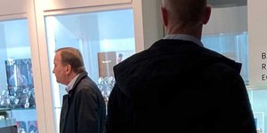 O πρωθυπουργός της Σουηδίας Στέφαν Λεβέν σε μια από τις πρόσφατες επισκέψεις του στο εμπορικό κέντρο