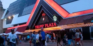 To πρώην καζίνο Trump Plaza του Τραμπ στο Ατλάντικι Σίτι σε μια φωτογραφία του 2014
