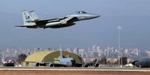 Αμερικανικό F-15 απογειώνεται από τη βάση του Ιντσιρλίκ στην Τουρκία