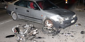Αιγάλεω: Σφοδρή σύγκρουση αυτοκινήτου και μοτοσυκλέτας