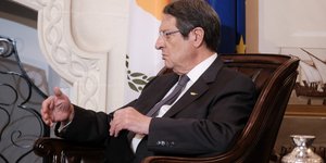 αναστασιαδης σε πολυθρόνα