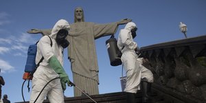 Απολύμανση στο άγαλμα του Ιησού στο Ρίο