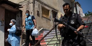 Αστυνομικός με όπλο στη Βραζιλία