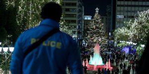Αστυνομικός στην πλατεία Συντάγματος
