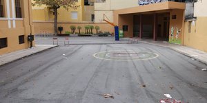 Αδεια αυλή σχολείου
