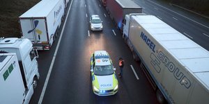 Ουρές φορτηγών στα σύνορα με τη Βρετανία