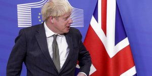 Το νέο κούρεμα του Μπόρις Τζόνσον μοιάζει να είναι DIY