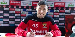 Ο Γιάννης-Φοίβος Μπότος υπογράφει το συμβόλαιό του με την ολλανδική ομάδα