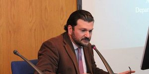 Ο αναπληρωτής καθηγητής Ευρωπαϊκής Διακυβέρνησης στο τμήμα Διεθνών & Ευρωπαϊκών Σπουδών - Παν/μιο Μακεδονίας, Δρ. Δημήτριος Σκιαδάς