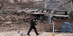 Άνδρας της αστυνομίας στη Νάσβιλ των ΗΠΑ όπου σημειώθηκε έκρηξη ανήμερα των Χριστουγέννων