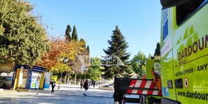 Τοποθετήθηκε το χριστουγεννιάτικο δέντρο στην πλατεία Συντάγματος