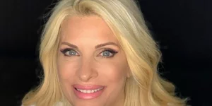 Eλένη Μενεγάκη: Δείτε την παρουσιάστρια 24 χρόνια πριν σε ταξίδι στη Βενετία!