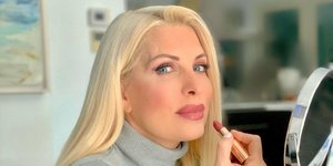 Ελένη Μενεγάκη: Δείτε την παρουσιάστρια σε έξοδό της, 17 χρόνια πριν, στα μπουζούκια!