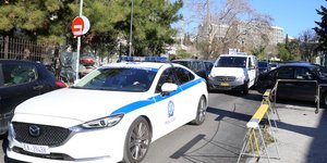 εμβόλια για τον κορωνοϊό φτάνουν ΑΧΕΠ συνοδεία περιπολικού