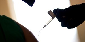 Εμβολιασμός με το εμβόλιο της Pfizer/BionTech