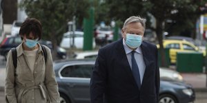 Ο Ευάγγελος Βενιζέλος με μάσκα