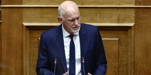 Ο Γιώργος Παπανδρέου στη Βουλή