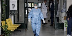γιατρος βγαινει