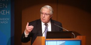 Γιώργος Μπαμπινιώτης σε ομιλία