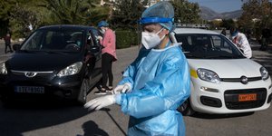 γυναικα κανει τεστ