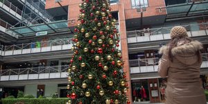 γυναικα πλατη δεντρο 