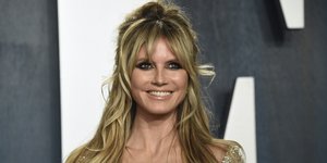 Η Χάιντι Κλουμ με σέξι μπούστο 