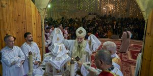 Ιερείς σε ναό