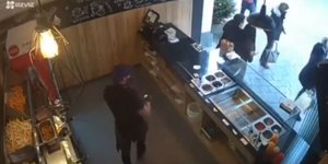 Βίντεο-σοκ από το Τριέρ: H στιγμή που το τζιπ περνά με ιλιγγιώδη ταχύτητα και πέφτει πάνω στους πεζούς 