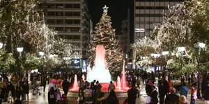 Καιρός πρωτοχρονιά: Εικόνα από στολισμό στο Σύνταγμα