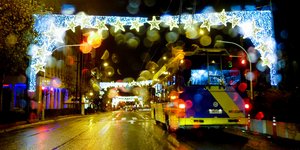 κακοκαιρία σε στολισμένη Αθήνα