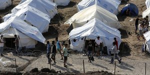 Καρά Τεπέ: Κατηγορίες για βασανιστήρια σε συνοριοφύλακες και αστυνομικό που ξυλοκόπησαν πρόσφυγες