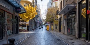 Αδειος δρόμος στην Ερμού