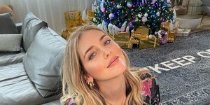 Κιάρα Φεράνι: Ποζάρει χωρίς ρούχα και μας δείχνει τις διαφορές στο σώμα της ανάμεσα στις δύο εγκυμοσύνες