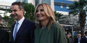 Ο Κυριάκος Μητοστάκης και η σύζυγός του Μαρέβα
