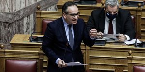 Ο Βασίλης Κοντοζαμάνης στη Βουλή