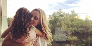 Ο Γιώργος Λύρας φωτογραφίζει την 9χρονη κόρη του με την Πέγκυ Ζήνα