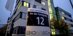 Η εταιρεία BioNtech που αναπτύσσει το εμβόλιο μαζί με την pfizer