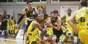 Φάση από το ματς Λαύριο-ΑΕΚ