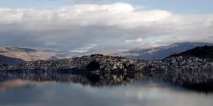 Σύννεφα στη λίμνη Καστοριάς