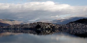 Σύννεφα στη λίμνη Καστοριάς