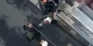 Στιγμιότυπο από το περιστατικό με την ανθοδέσμη