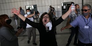Η Μάγδα Φύσσα πανηγυρίζει για την απόφαση του δικαστηρίου που έκρινε την Χρυσή Αυγή εγκληματική οργάνωση