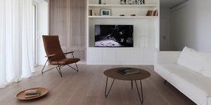 Μίνιμαλ διακόσμηση σπιτιού λευκό καναπέ