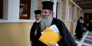 O μητροπολίτης Πειραιώς Σεραφείμ