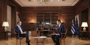 Στιγμιότυπο από τη συνέντευξη Μητσοτάκη στον Alpha