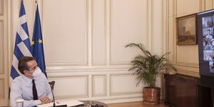 Ο Κυριάκος Μητσοτάκης στην τηλεδιάσκεψη του υπουργικού συμβουλίου