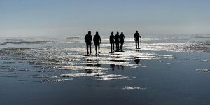 Άνθρωποι διασχίζουν το μονοπάτι Broomway