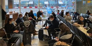 Επιβάτες σε αεροδρόμιο της Ολλανδίας